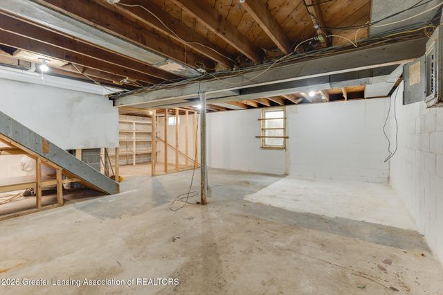 2711 Forest Avenue, Lansing, MI 48910