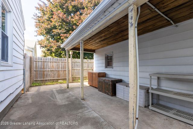 2711 Forest Avenue, Lansing, MI 48910