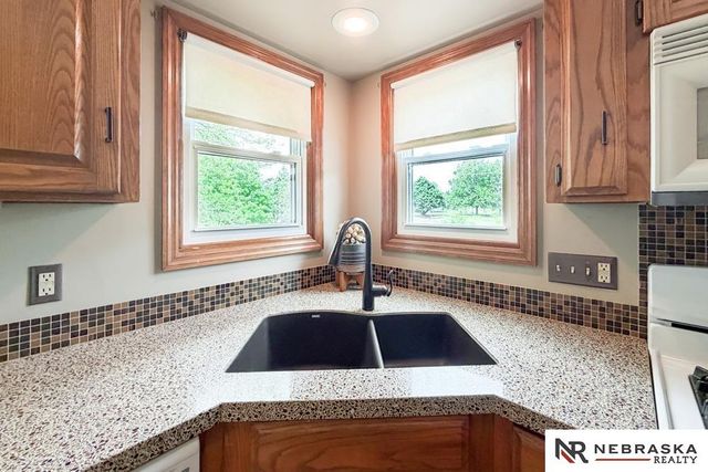 3924 S 155th Street, Omaha, NE 68144