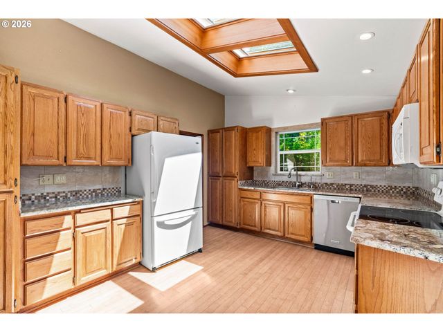 1572 HAPPY Ln, Eugene, OR 97401