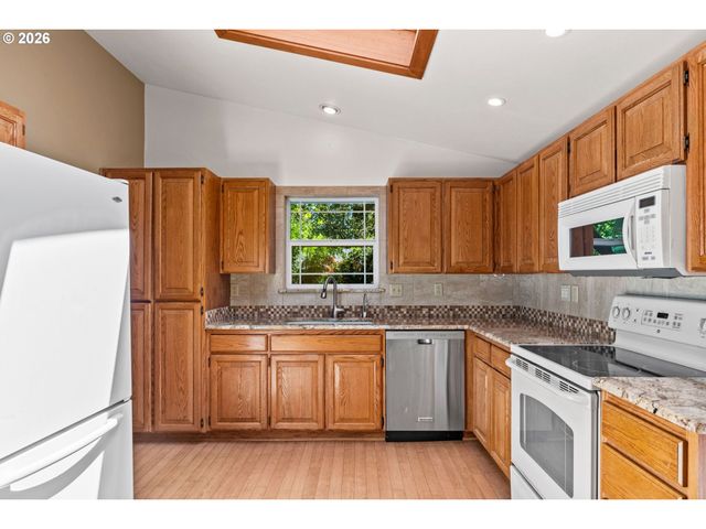 1572 HAPPY Ln, Eugene, OR 97401