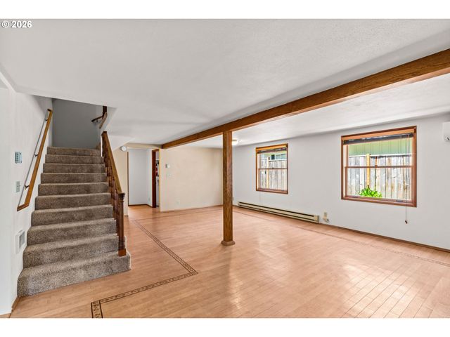 1572 HAPPY Ln, Eugene, OR 97401