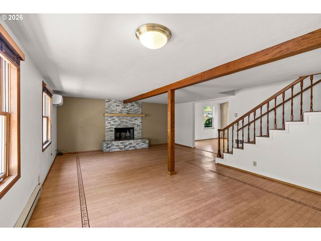1572 HAPPY Ln, Eugene, OR 97401
