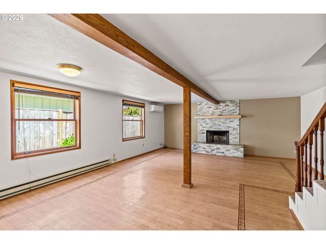 1572 HAPPY Ln, Eugene, OR 97401