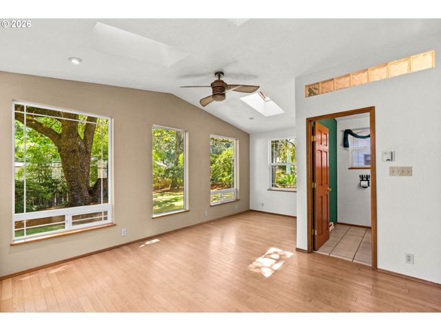 1572 HAPPY Ln, Eugene, OR 97401