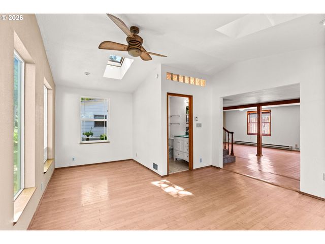 1572 HAPPY Ln, Eugene, OR 97401