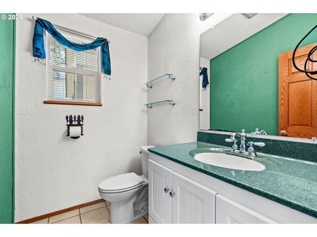 1572 HAPPY Ln, Eugene, OR 97401