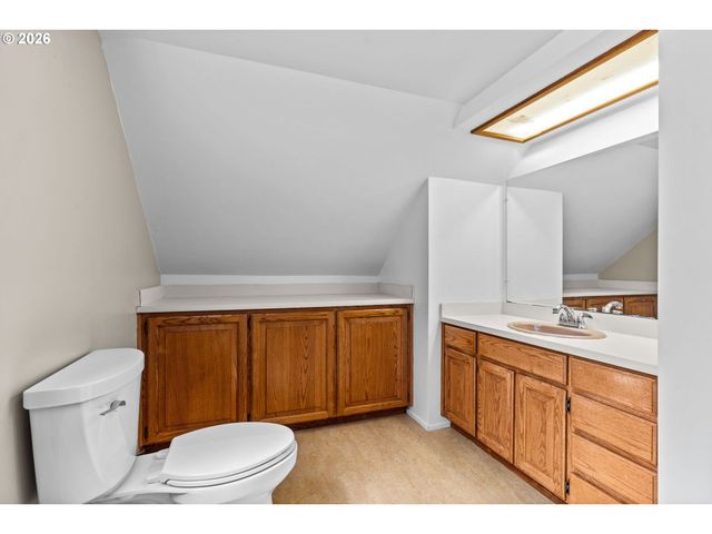 1572 HAPPY Ln, Eugene, OR 97401
