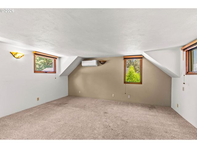 1572 HAPPY Ln, Eugene, OR 97401