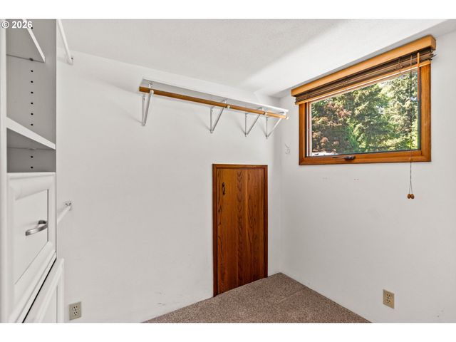 1572 HAPPY Ln, Eugene, OR 97401
