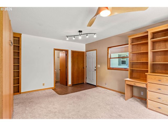1572 HAPPY Ln, Eugene, OR 97401