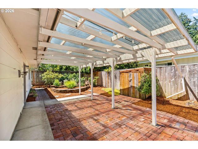 1572 HAPPY Ln, Eugene, OR 97401