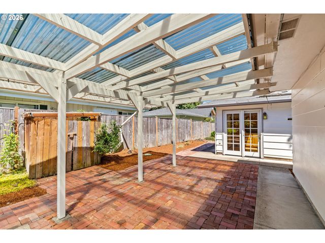 1572 HAPPY Ln, Eugene, OR 97401