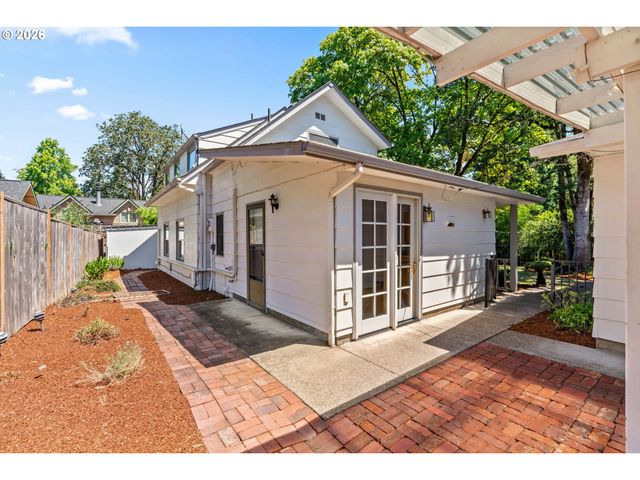 1572 HAPPY Ln, Eugene, OR 97401