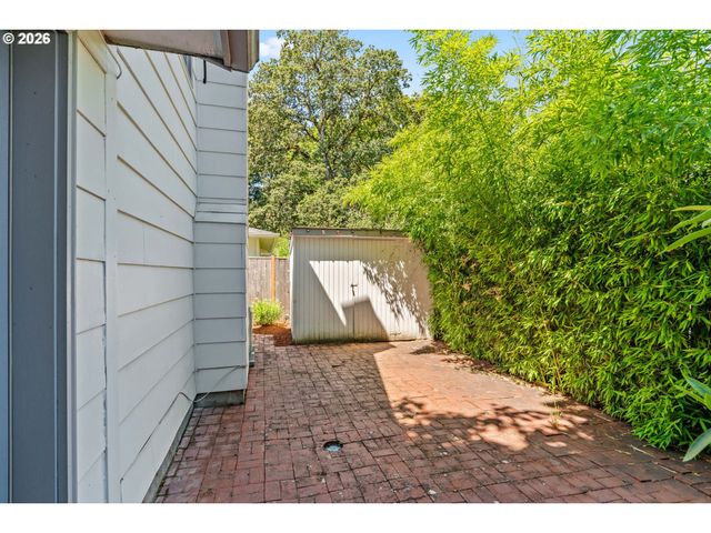 1572 HAPPY Ln, Eugene, OR 97401