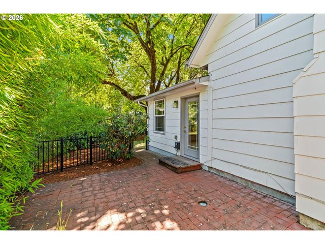1572 HAPPY Ln, Eugene, OR 97401
