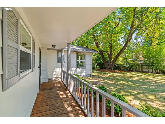 1572 HAPPY Ln, Eugene, OR 97401