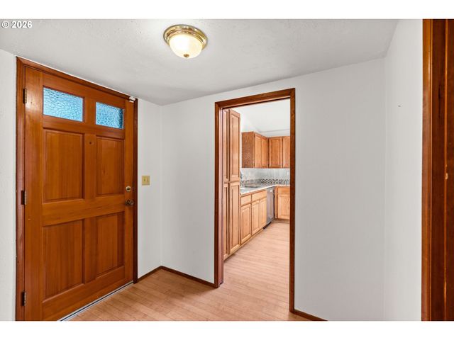1572 HAPPY Ln, Eugene, OR 97401