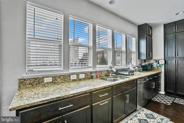 21077 ASHBURN HEIGHTS DR, Ashburn, VA 20148