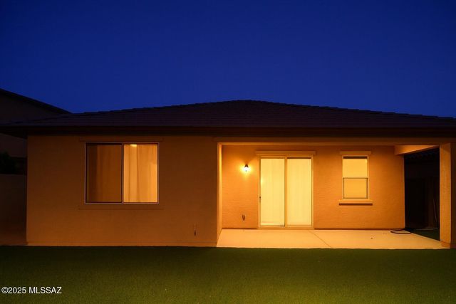 17296 W Molly Lane, Surprise, AZ 85387