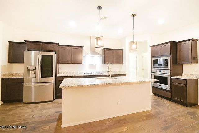 17296 W Molly Lane, Surprise, AZ 85387