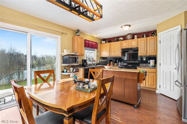211 Burkdale Court, Wadsworth, OH 44281