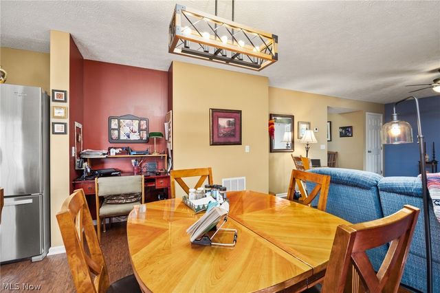 211 Burkdale Court, Wadsworth, OH 44281