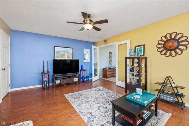 211 Burkdale Court, Wadsworth, OH 44281