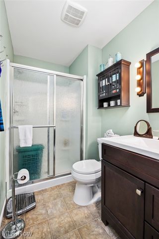 211 Burkdale Court, Wadsworth, OH 44281