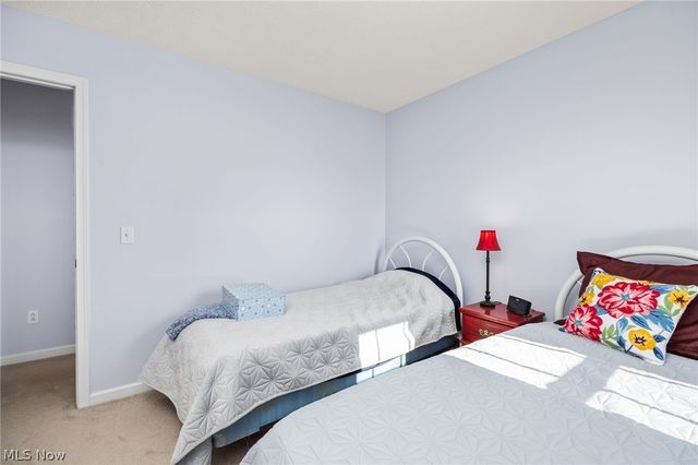 211 Burkdale Court, Wadsworth, OH 44281
