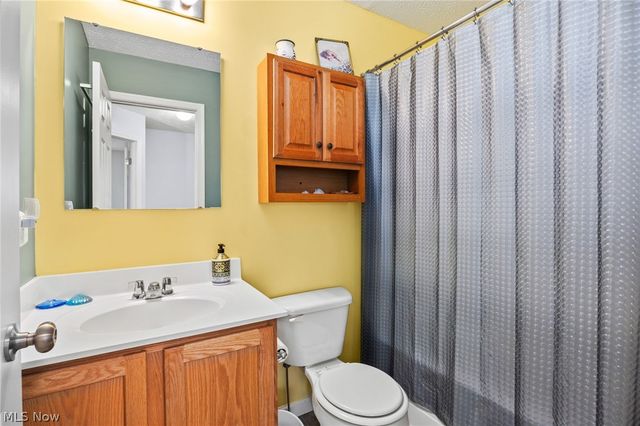 211 Burkdale Court, Wadsworth, OH 44281