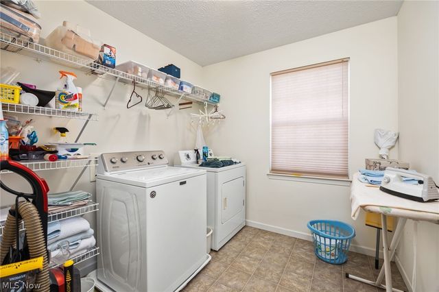 211 Burkdale Court, Wadsworth, OH 44281