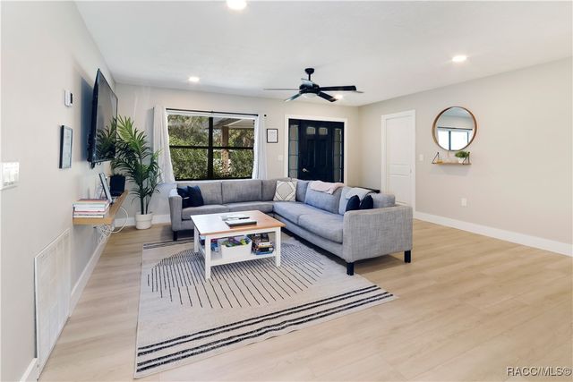 721 N Country Club Drive, Crystal River, FL 34429