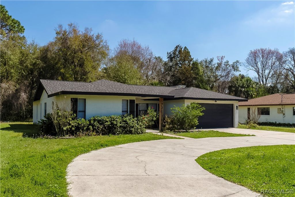 721 N Country Club Drive, Crystal River, FL 34429