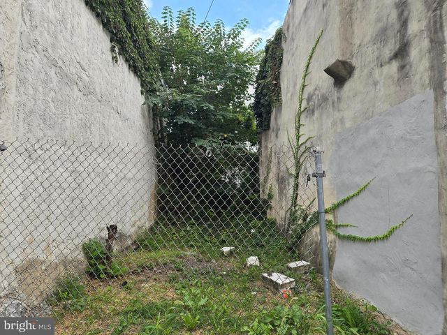 1319 N 17TH ST, Philadelphia, PA 19121