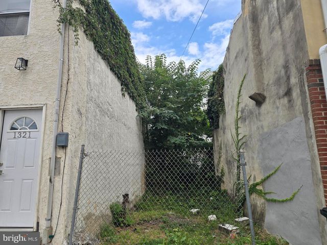 1319 N 17TH ST, Philadelphia, PA 19121