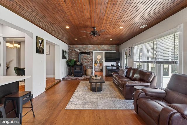 1018 VALLEYBROOK RD, Garnet Valley, PA 19060