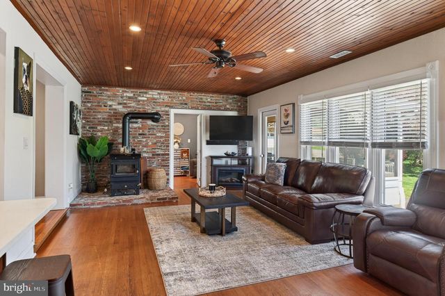 1018 VALLEYBROOK RD, Garnet Valley, PA 19060