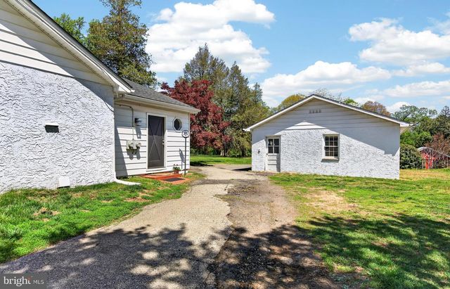 1018 VALLEYBROOK RD, Garnet Valley, PA 19060