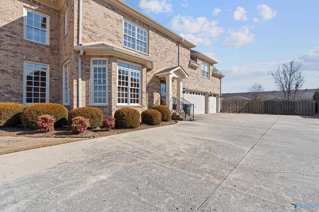 62 Lake Forest Blvd, Huntsville, AL 35824