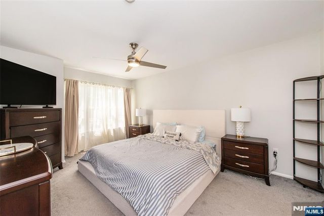 1066 Chedworth Circle, Mahwah, NJ 07430