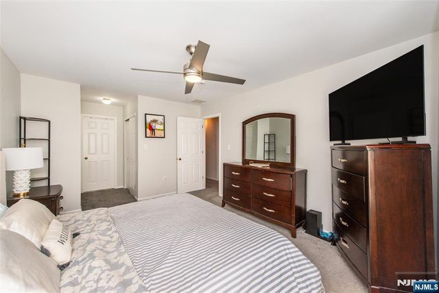 1066 Chedworth Circle, Mahwah, NJ 07430