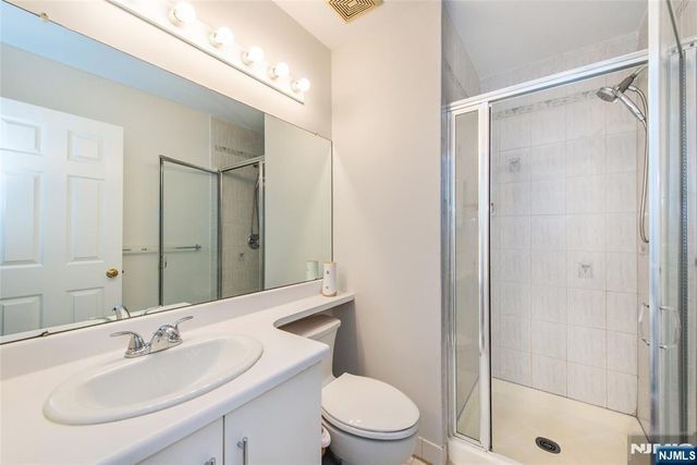 1066 Chedworth Circle, Mahwah, NJ 07430