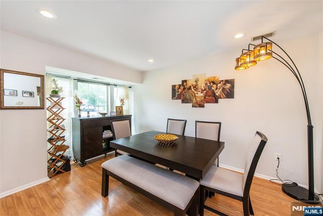 1066 Chedworth Circle, Mahwah, NJ 07430