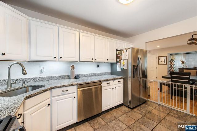 1066 Chedworth Circle, Mahwah, NJ 07430
