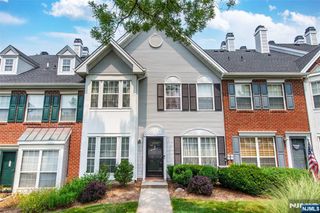 1066 Chedworth Circle, Mahwah, NJ 07430