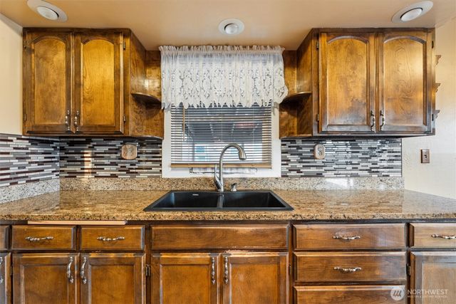 2208 W Spruce, Moses Lake, WA 98837