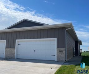 9639 W Tunis Dr, Sioux Falls, SD 57106