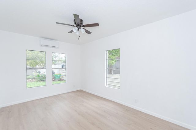 320 E Murrill Street, Baytown, TX 77520