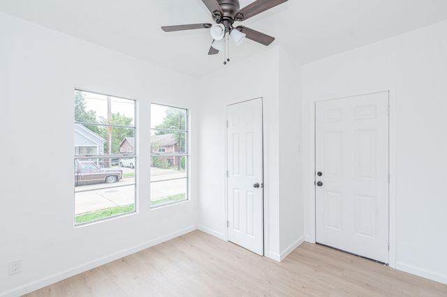 320 E Murrill Street, Baytown, TX 77520